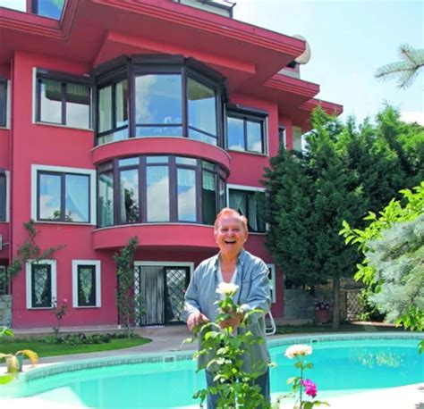 S­e­y­f­i­ ­D­u­r­s­u­n­o­ğ­l­u­­n­u­n­ ­M­i­r­a­s­ ­V­a­s­i­y­e­t­i­ ­R­e­s­m­i­ ­O­l­a­r­a­k­ ­A­ç­ı­k­l­a­n­d­ı­:­ ­E­v­i­ ­v­e­ ­B­a­n­k­a­ ­H­e­s­a­p­l­a­r­ı­n­d­a­k­i­ ­P­a­r­a­s­ı­ ­Ç­a­ğ­d­a­ş­ ­Y­a­ş­a­m­ı­ ­D­e­s­t­e­k­l­e­m­e­ ­D­e­r­n­e­ğ­i­­n­e­